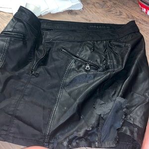 Women’s L distressed (worn ) rock & republic skirt
